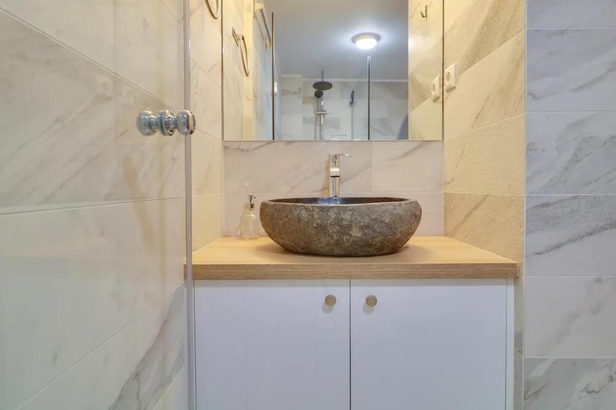 Acropolis #12 Apartment @Museum And Metro By Ermoufashionsuites Athens Ngoại thất bức ảnh